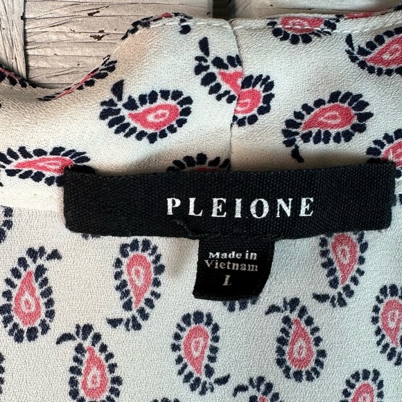 Pleione Anthropologie paisley print dropped shoulder, rolled sleeve tunic top - Picture 5 of 10